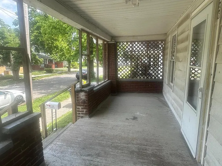 226 E Pearl St — Photo 2