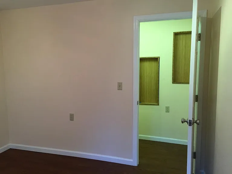 Bedroom #4: Twin Bed. Large Closet with Mirror.