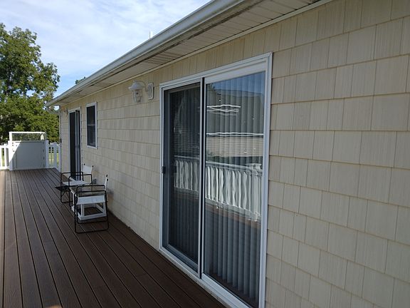 3rd image of 220 Riverview Ave