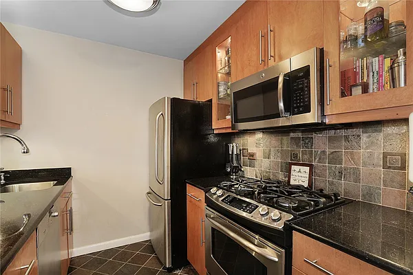 Sold by WIRE International Realty | media 17