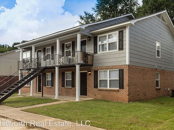 2nd image of 700 33rd St E APT B