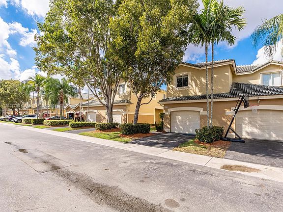 3rd image of 2277 Pasadena Way #2277