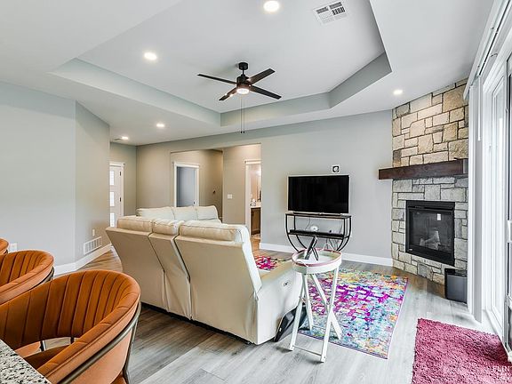 5th image of 3705 Ames Cir