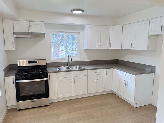 2nd image of 2727 Montrose Ave #9