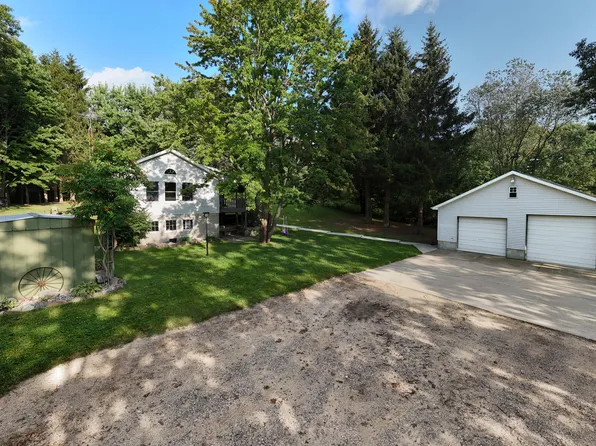 8675 S Hemlock Ave, Farwell, MI 48622
