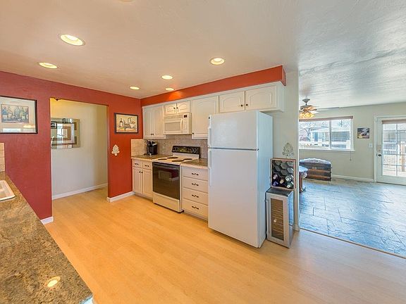 4th image of 360 W Coyote Dr