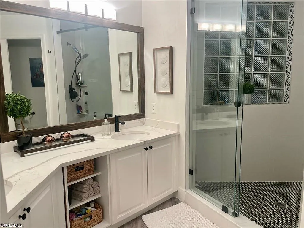 2 bed, 2.0 bath, 1373 sqft, $4,500 — Photo 4