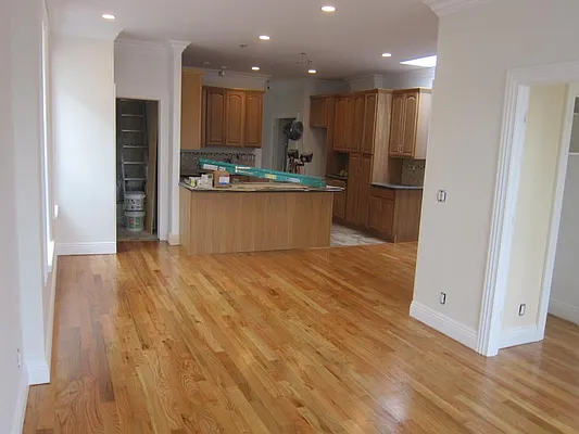 Rented by Realty 2000 Corp | media 51