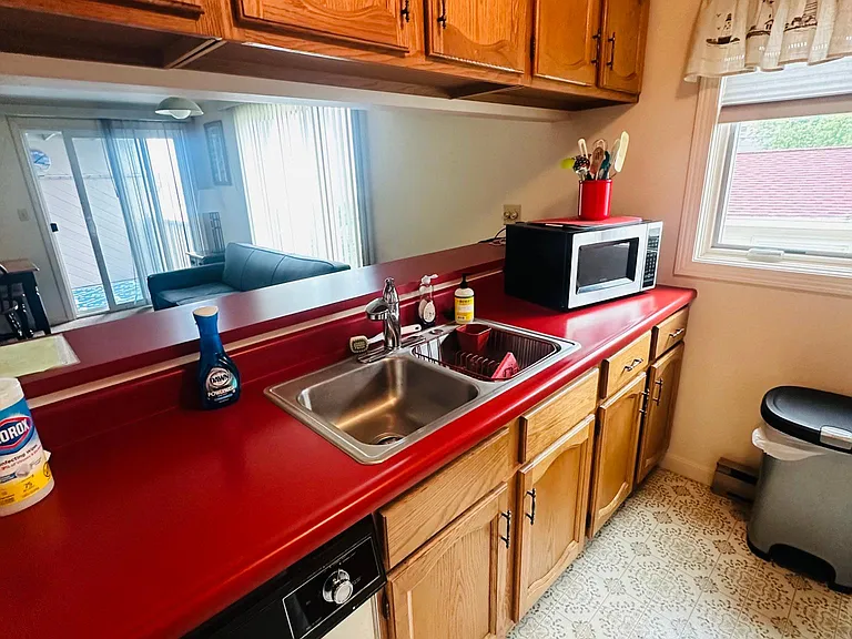 105 E Grand Ave #3 — Photo 3