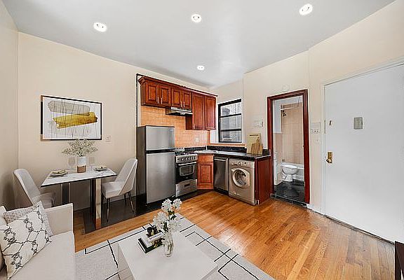 2nd image of 118 W 109th St #4S