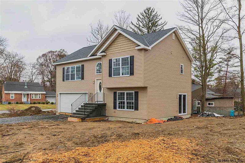 4th image of 33 LANSING Road