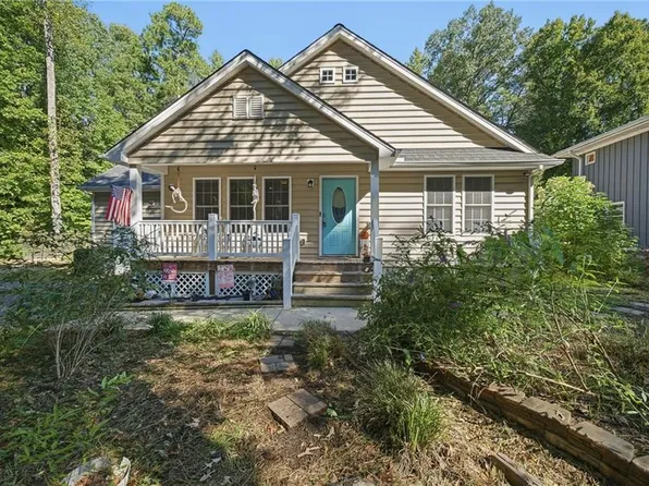 84 Woodland Dr, Hartfield, VA 23071