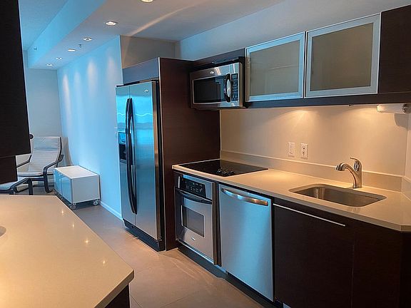 2nd image of 1900 N Bayshore Dr APT 1805