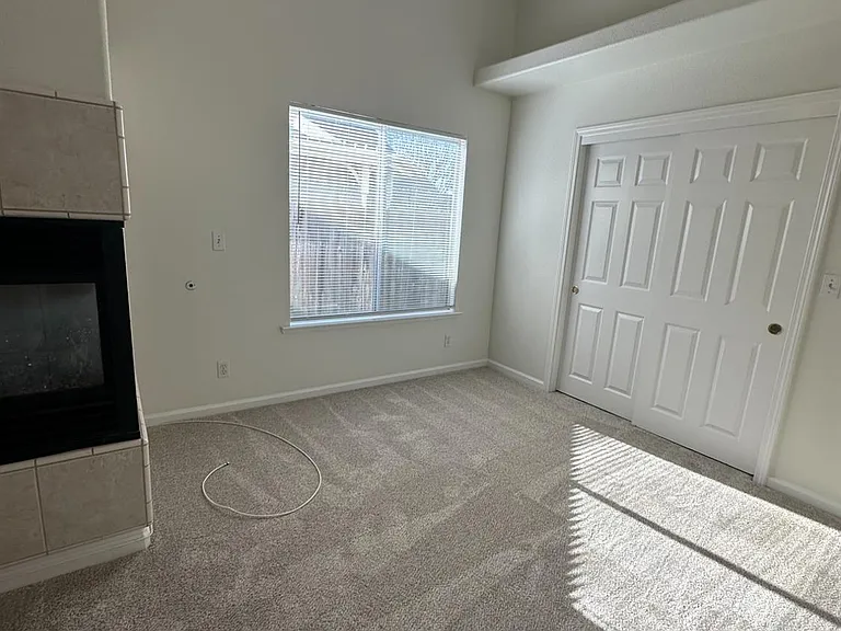 6678 N Western Ave — Photo 13