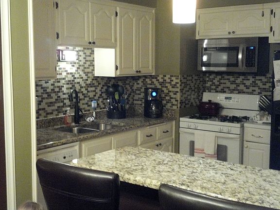 3rd image of 10264 Dickens St