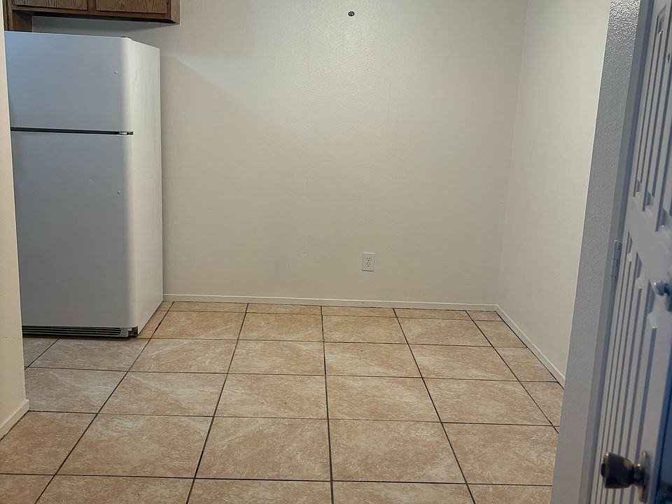 2nd image of 200 N Palm Dr #98f239aa0