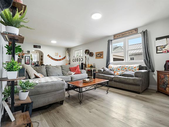 3rd image of 321 Brunswick St