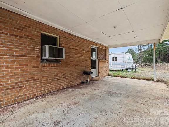 4th image of 596 Armory Rd