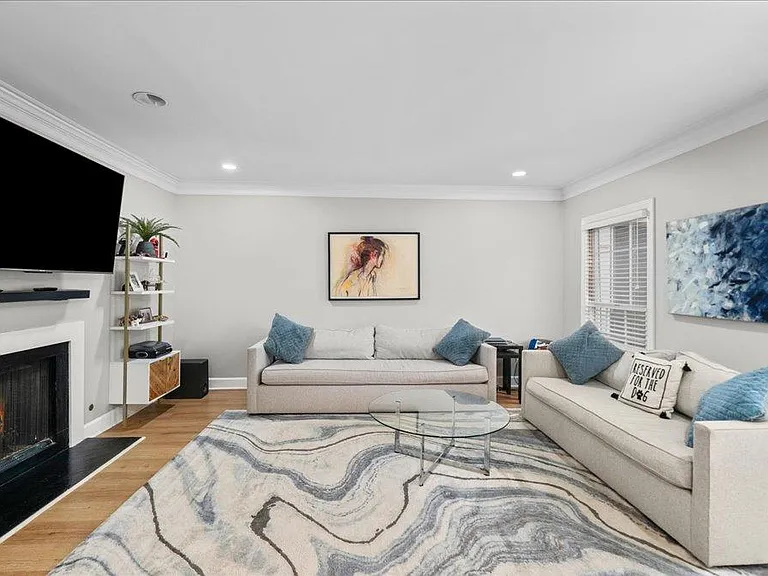 28 Mount Vernon Cir — Photo 1