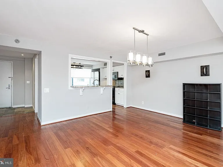 7 N Columbus Blvd #223 — Photo 5