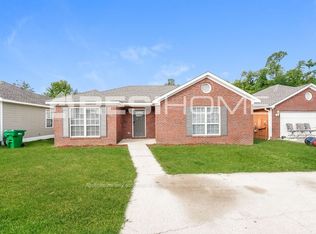 1041 Georgetown Ln, Fultondale, AL 35217