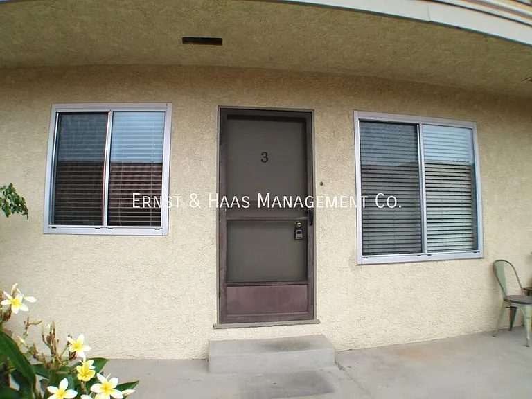 2735 E Broadway #3 — Photo 2
