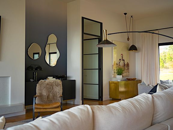 4th image of 20 Waterview Garden Ln