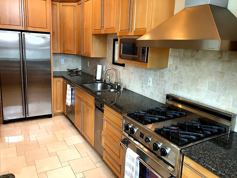 1545 Broadway #302 — Photo 1