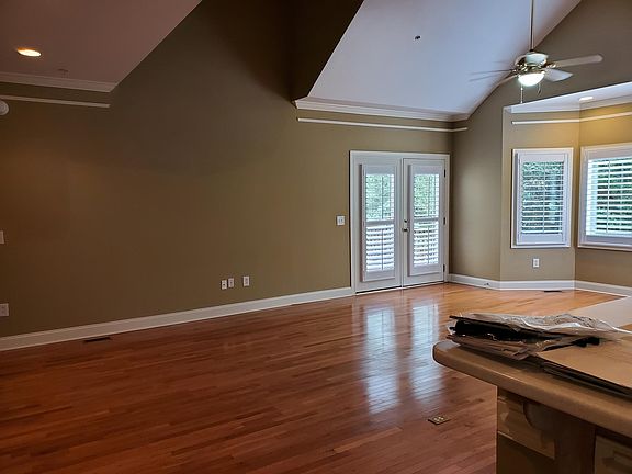 Great room with breakfast nook