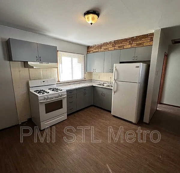 1450 Fairmeadows Ln — Photo 3