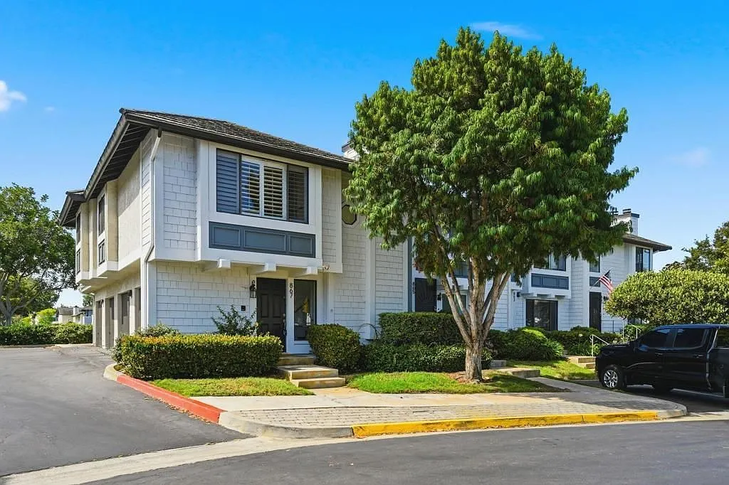 2 bed, 2.0 bath, 1263 sqft, $3,950 — Photo 1