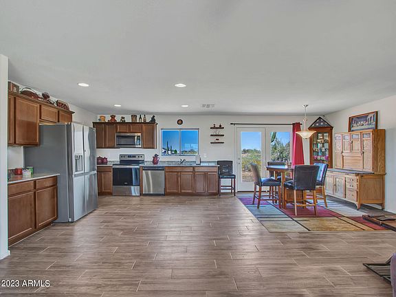 3rd image of 32318 N 165TH Avenue