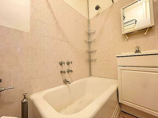 3rd image of 311 E 80th St APT 8