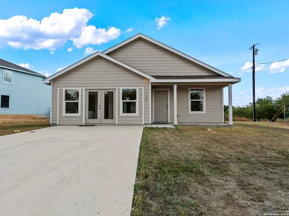 100 Vista View, Floresville, TX 78114