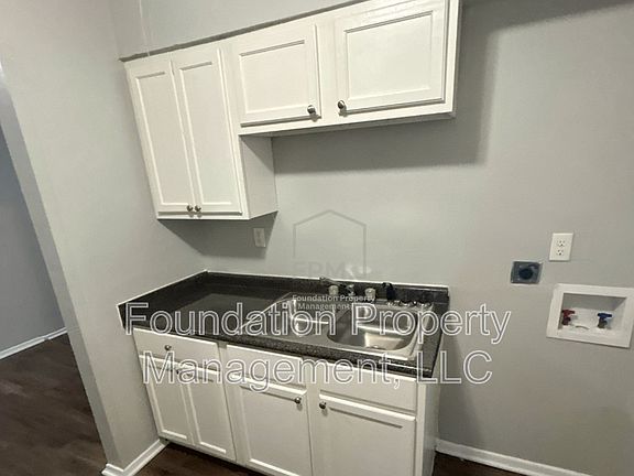 4th image of 1056 Hudson St