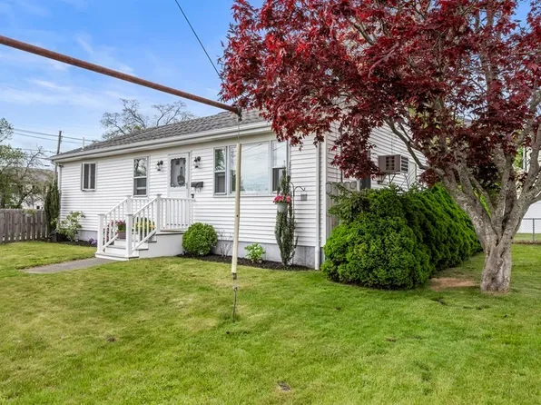 8 Brewster St, New Bedford, MA 02745