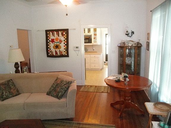 5th image of 606 S Madison St