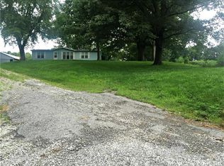 5585 Hoxey Dr, Worden, IL 62097