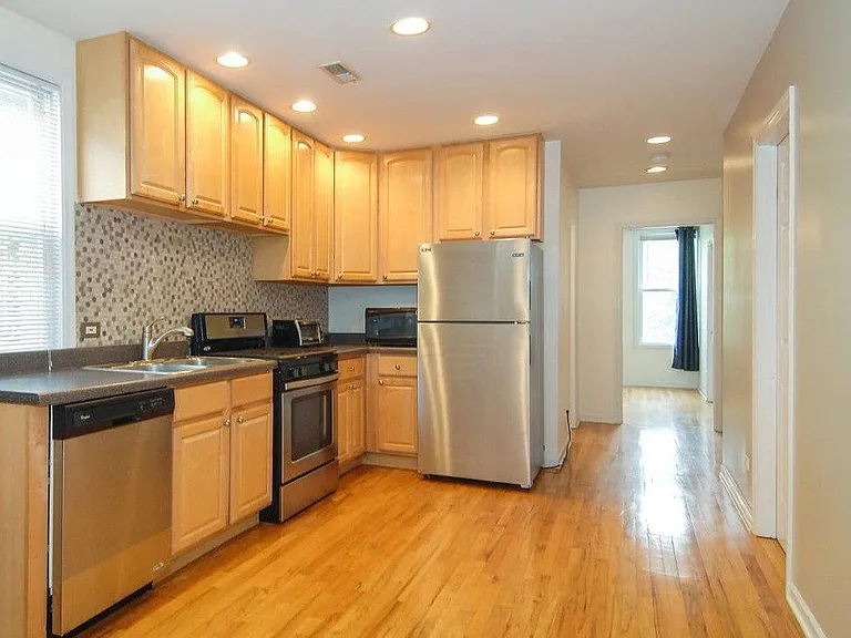 1433 W Oakdale Ave #2 — Photo 2