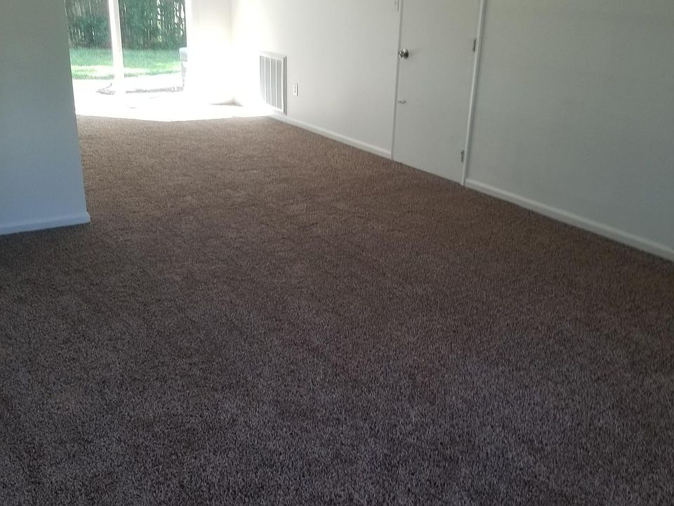 1st image of 403 Oakwood Pl