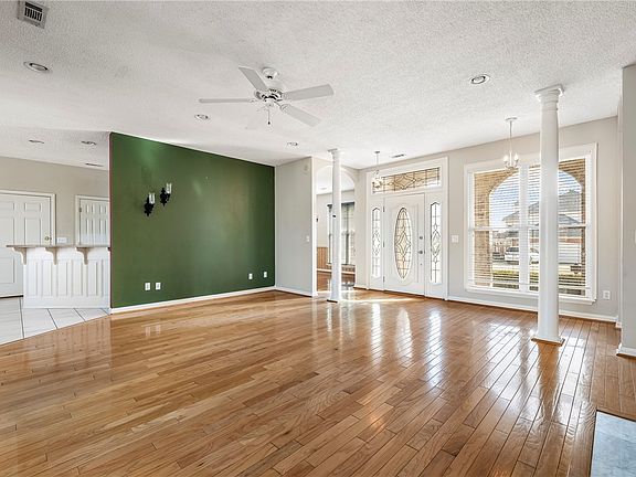 3rd image of 1209 W Mimosa St