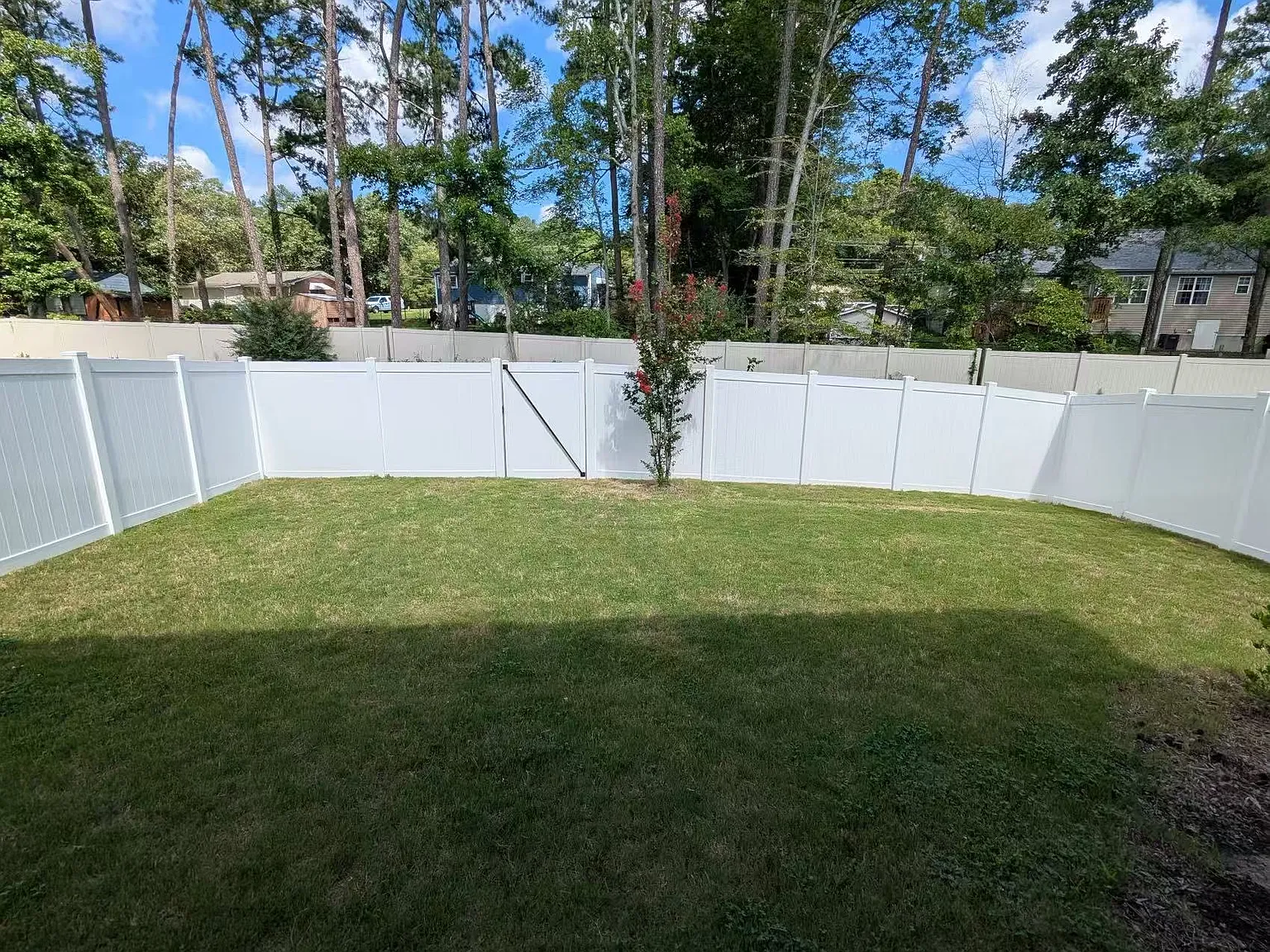 5 bed, 2474 sqft, $2,399 — Photo 3