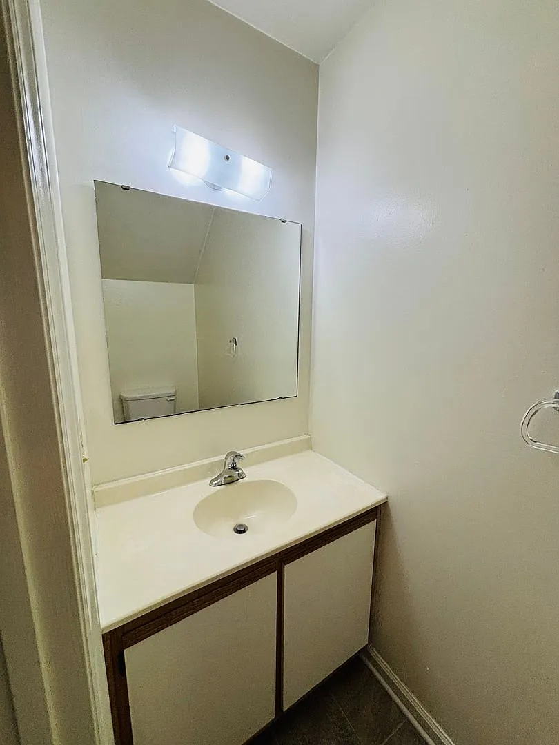 4 Bedroom 2.5 Bath Townhouse — Photo 4