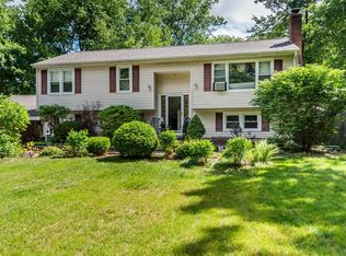 26 Red Deer Rd, Londonderry, NH 03053