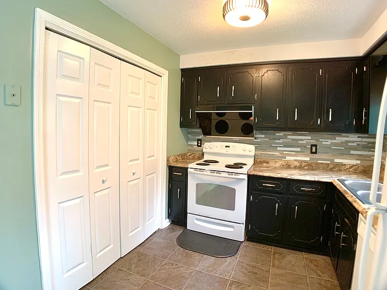 511 Mallory Dr — Photo 8