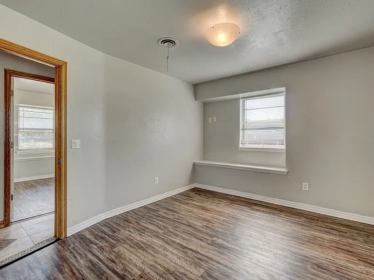1401 Hampton Dr — Photo 26