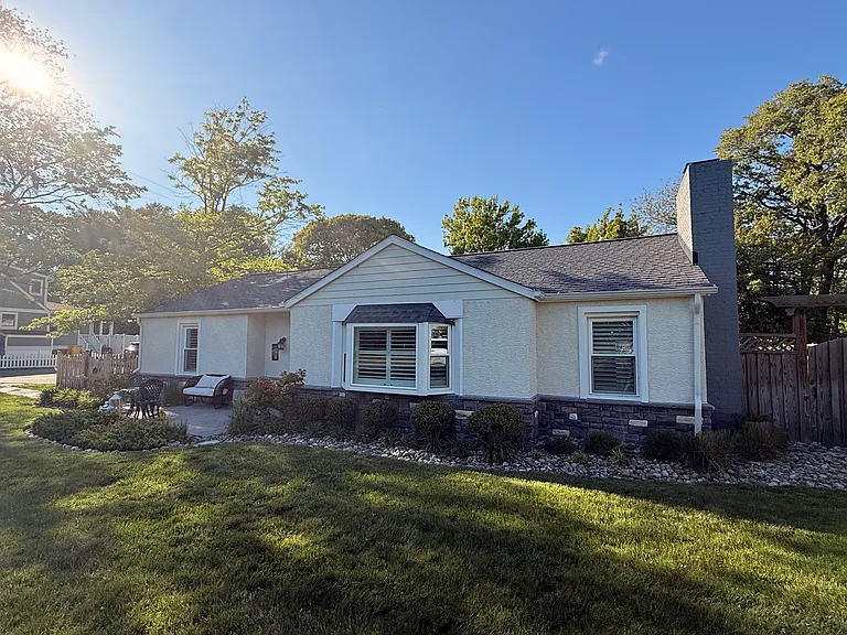 466 Manor Rd — Photo 37