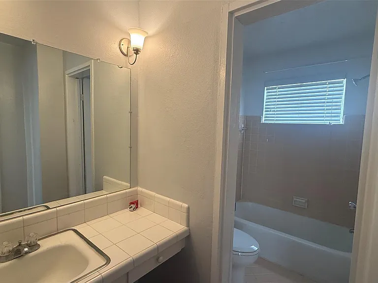 519 Branard St #10 — Photo 9