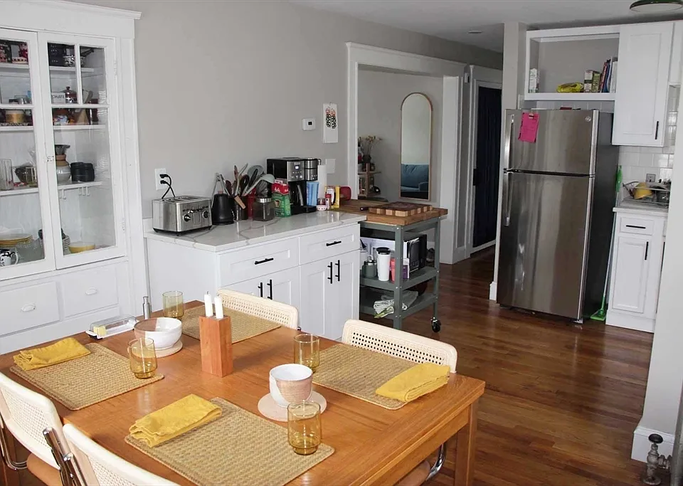 58 Parkway Cres #2