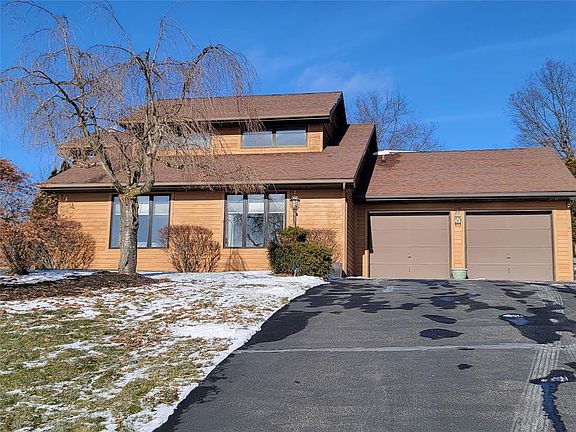 2nd image of 10 King Point Cir S